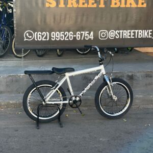 Bicicleta montadinha bh aro 20 reto com garfo PRATA branca
