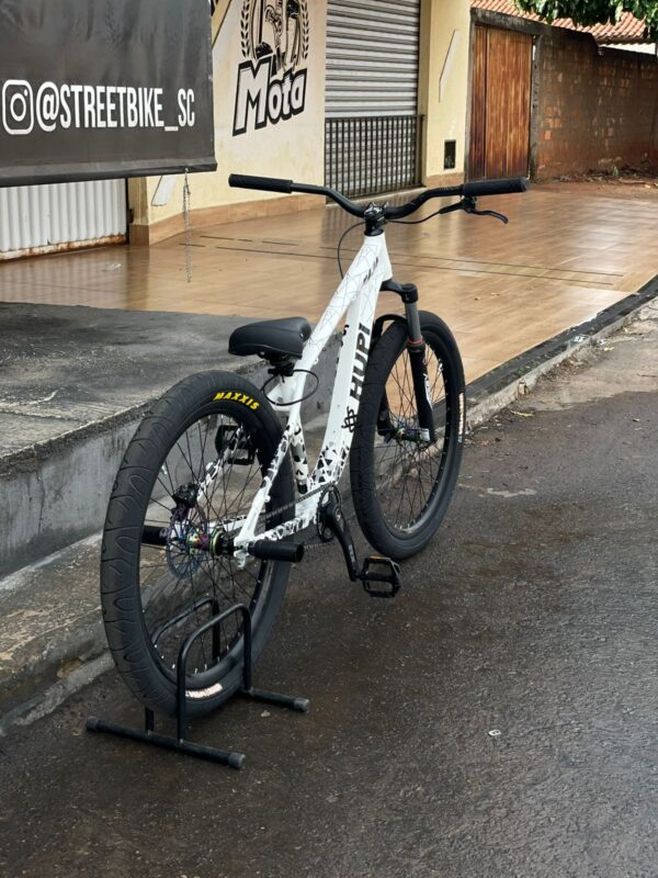 BICICLETA HUPI NAJA BRANCA ARO 26 COM PNEUS MAXXIS - Imagem 3