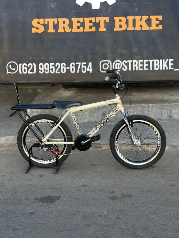 Bicicleta montadinha bh aro 20 personalizada aro 26 reto bege - Imagem 2