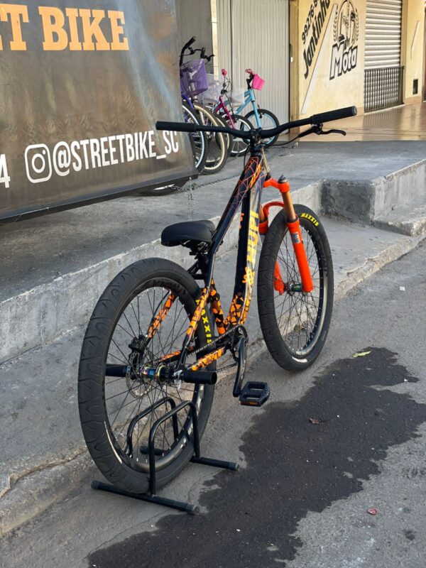 BICICLETA HUPI NAJA SUSPENSAO AR E OLEO COM PNEUS MAXXIS - Imagem 2