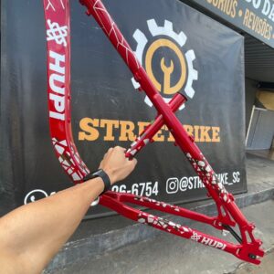 quadro hupi naja modelo novo vermelho\prata